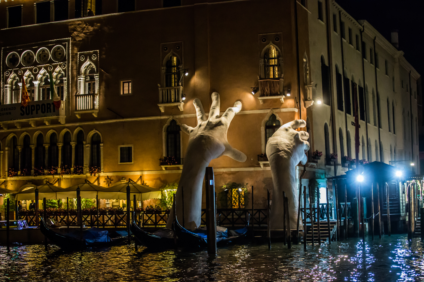 the giant hands sculpture in Venice by Lorenzo Quinn called "Support"